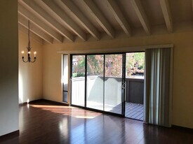 788 Woodside Ln E in Sacramento, CA - Building Photo