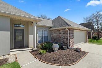 409 Gainesway Dr, Unit 205-4 in Madisonville, LA - Building Photo - Building Photo
