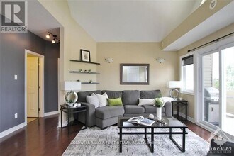 137 HARTHILL Way in Ottawa, ON - Building Photo - Building Photo