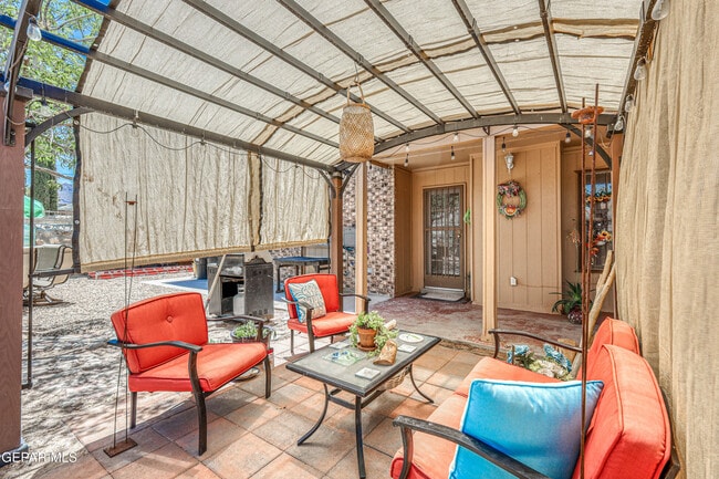 7333 Golden Hawk Dr in El Paso, TX - Building Photo - Building Photo