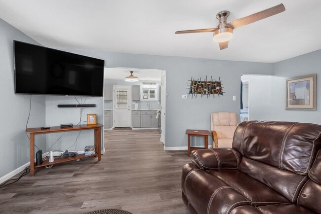 1279 Perry Hwy