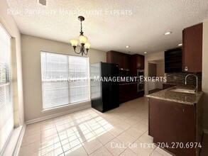 7915 Vermilion Dr in Charlotte, NC - Building Photo - Building Photo