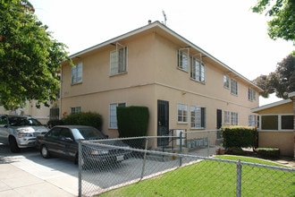 268 E Providencia Ave in Burbank, CA - Foto de edificio - Building Photo