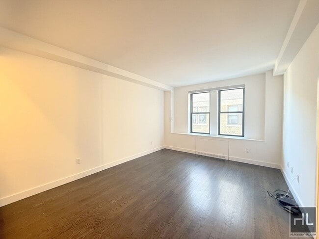 666 West End Ave in New York, NY - Foto de edificio - Building Photo