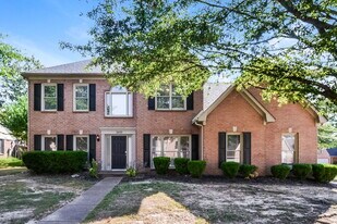 2033 Oak Springs Dr in Memphis, TN - Building Photo