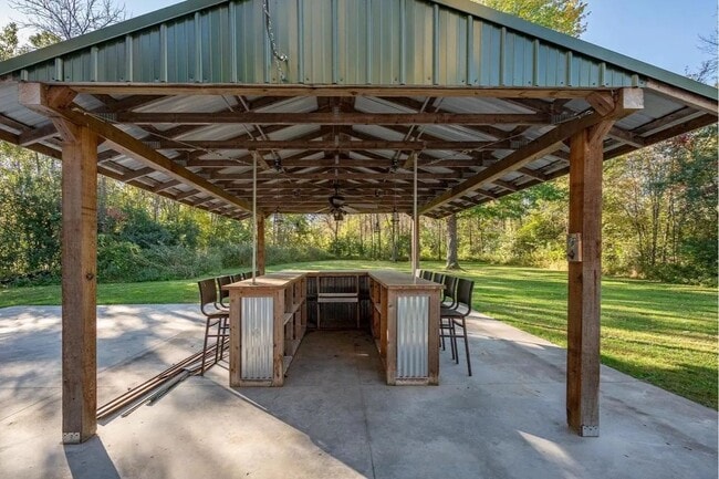 969 Riverside Dr in Suamico, WI - Foto de edificio - Building Photo