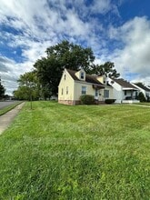 21516 Watson Rd in Maple Heights, OH - Building Photo - Building Photo