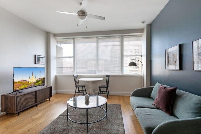 925 Common St in New Orleans, LA - Building Photo - Building Photo