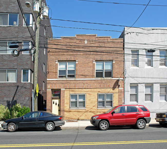 362 Palisade Ave in Cliffside Park, NJ - Foto de edificio - Building Photo