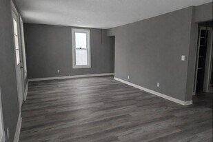 416 W Maple St in Columbus, KS - Building Photo