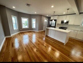 6 Charter St, Unit 2 in Danvers, MA - Building Photo - Building Photo