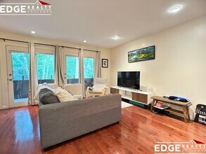 241 Perkins St, Unit E101 in Boston, MA - Building Photo - Building Photo
