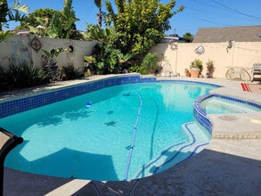 6052 Wintergreen Dr in Huntington Beach, CA - Building Photo - Building Photo