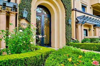 10618 Woodbridge St-Unit -304 in Los Angeles, CA - Foto de edificio - Building Photo