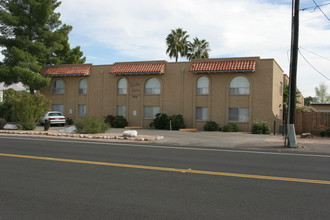 The Winterhaven Apartments in Tucson, AZ - Building Photo - Building Photo