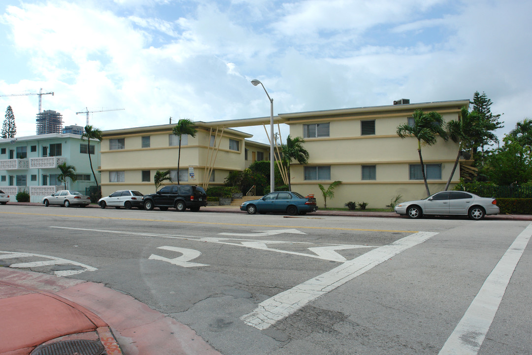 650 Court Apartments in Miami Beach, FL - Building Photo