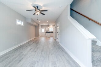 827 Charlotte St in Clarksville, TN - Building Photo - Building Photo