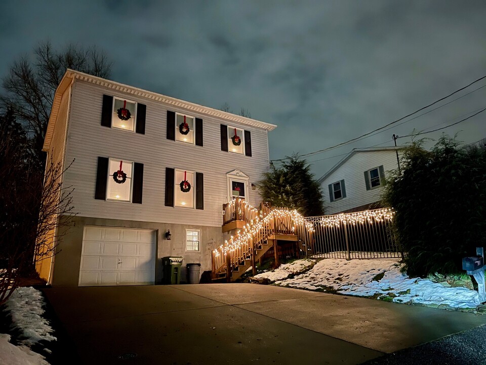 17 Warrick St in Morgantown, WV - Foto de edificio