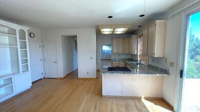 2010 Fries Ct in Martinez, CA - Building Photo - Building Photo