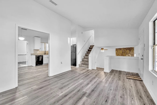 3959 Wood Path Dr in Stone Mountain, GA - Foto de edificio - Building Photo