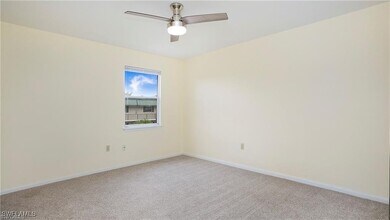 600 Valley Stream Dr in Naples, FL - Foto de edificio - Building Photo