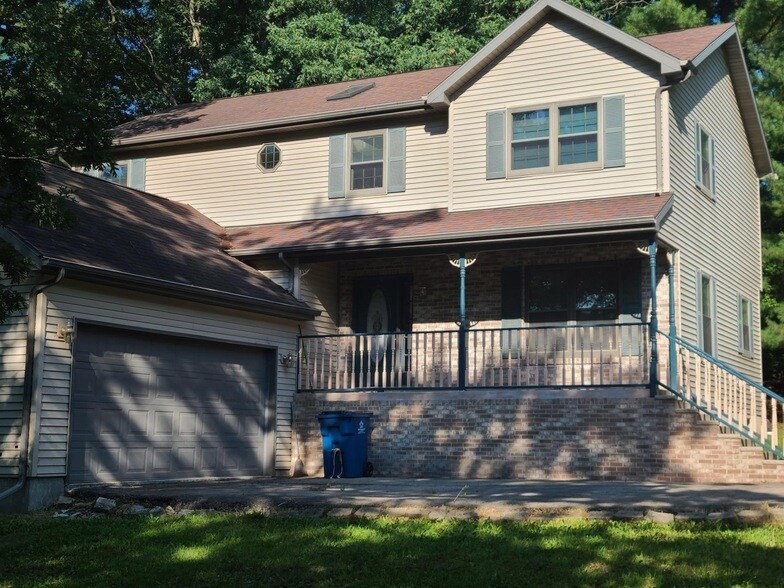 2871 E 777th Rd in North Utica, IL - Building Photo