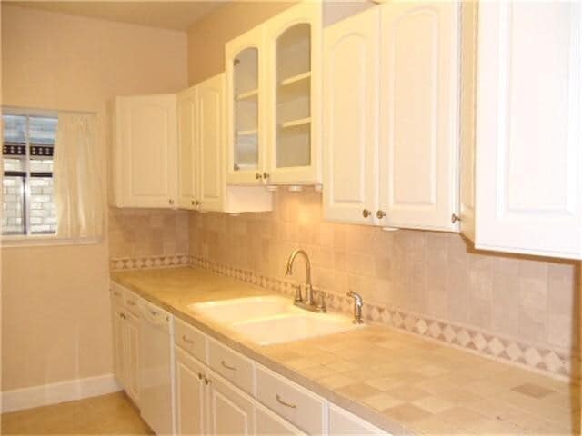 property at 2924 Holly Hall St