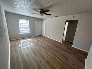 2809 N Hwy 175 in Seagoville, TX - Building Photo - Building Photo