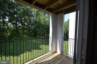 10009 Vanderbilt Cir in Rockville, MD - Building Photo - Building Photo