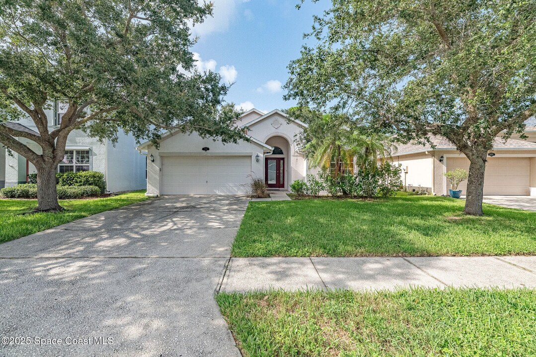 2080 Stratford Pointe Dr in Melbourne, FL - Building Photo