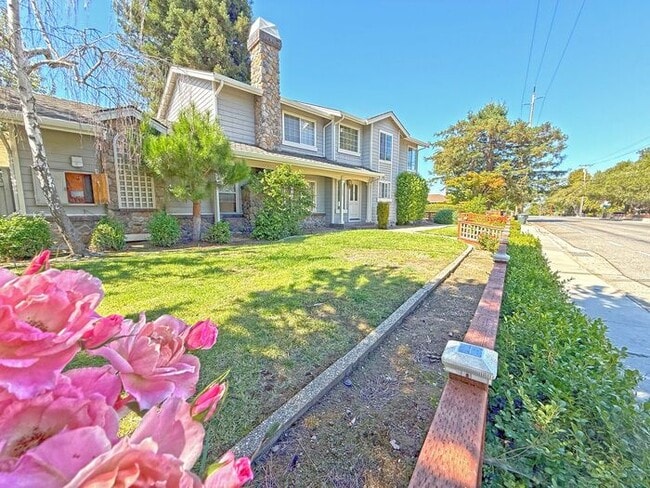 11257 Bubb Rd in Cupertino, CA - Building Photo - Building Photo