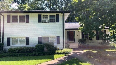 416 Barbashela Dr in Stone Mountain, GA - Building Photo - Building Photo