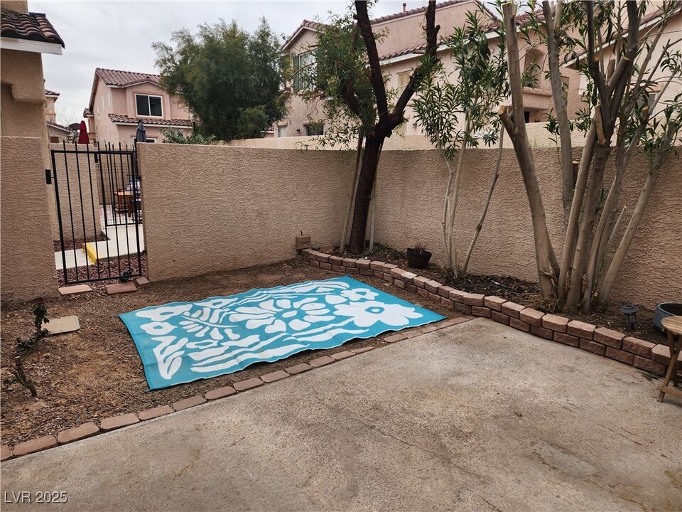 9673 Belle Amour Ln in Las Vegas, NV - Building Photo