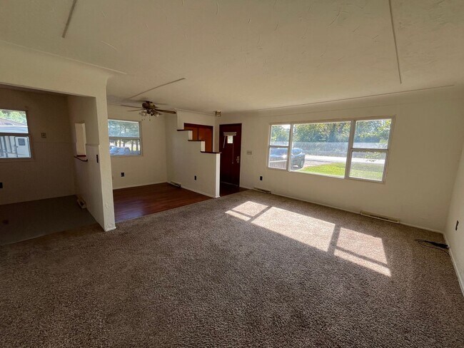 7412 Montclaire Ave in Godfrey, IL - Building Photo - Building Photo