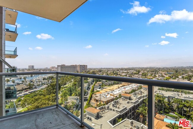 property at 13700 Marina Pointe Dr