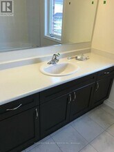 570 Laking Terrace in Milton, ON - Building Photo - Building Photo