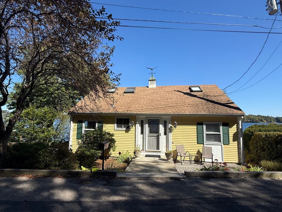 95 Neal Shore Rd in Meredith, NH - Building Photo