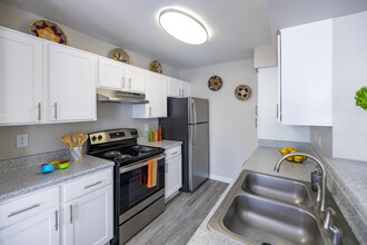 Alvarado Apartments in Albuquerque, NM - Building Photo - Interior Photo