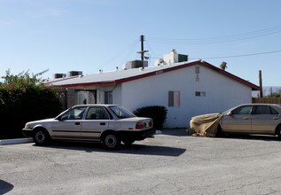 Ave 44 Apartments in Indio, CA - Foto de edificio - Building Photo