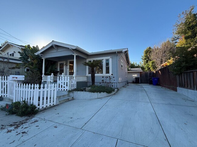 323 Mountain View Ave in Santa Cruz, CA - Building Photo - Building Photo