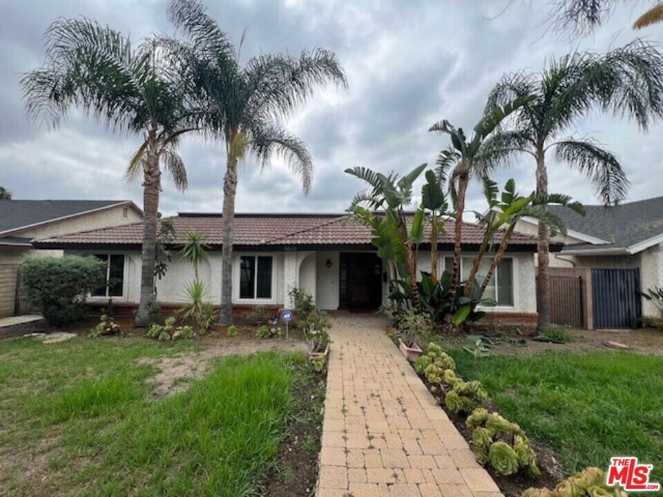 16650 Rinaldi St in Los Angeles, CA - Building Photo
