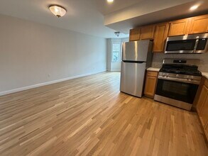 393 W Broadway, Unit 3 in Boston, MA - Building Photo - Building Photo
