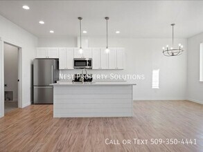 13436 Rd 4 NE-Unit -B in Moses Lake, WA - Foto de edificio - Building Photo