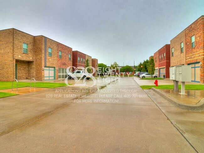 4746 W Main St in Norman, OK - Building Photo - Building Photo