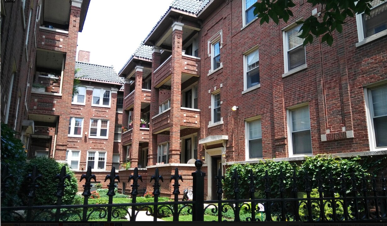 958 W Cuyler Ave in Chicago, IL - Building Photo