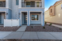 8149 E Petunia Ave in Mesa, AZ - Foto de edificio - Building Photo