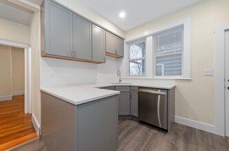 25 Brackett St, Unit 2 in Boston, MA - Building Photo - Building Photo