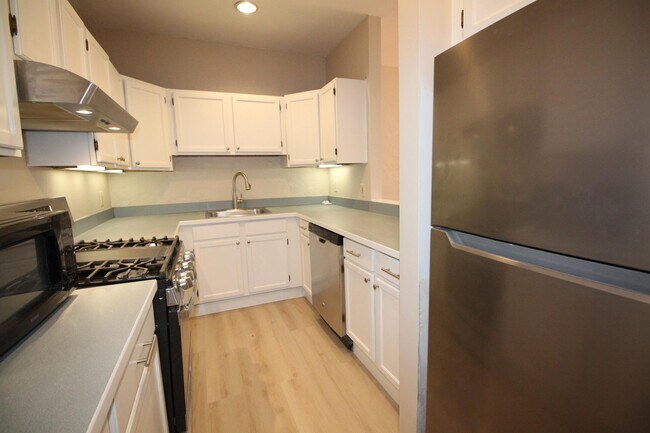 11 Worcester St, Unit 2 in Boston, MA - Building Photo - Building Photo