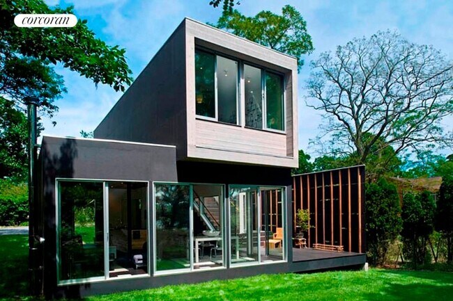 69 Cedar Point Ln in Sag Harbor, NY - Building Photo - Building Photo