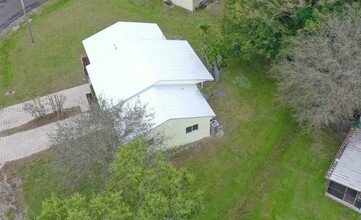 4667 SE Salvatori Rd in Stuart, FL - Building Photo - Building Photo